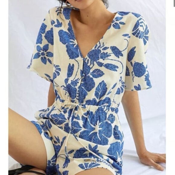 FARM Rio Pants - FARM Rio Anthropologie Breezy Tropical Floral Romper Blue / Cream Motif EUC - S